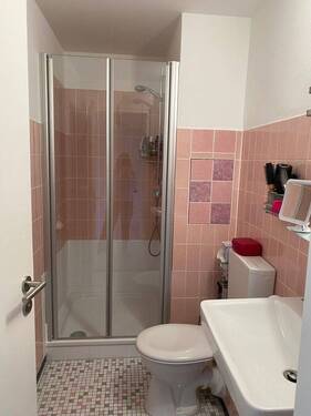 Bad mit Dusche - 
