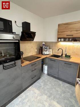 .. neuwertige Einbauküche ! - Gut geschnittene 3 Zimmerwohnung mit Einbauküche und zwei Balkonen !