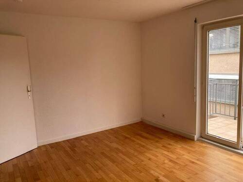 Balkonzimmer Bild 2 - 3 Zimmer Etagenwohnung in Stuttgart