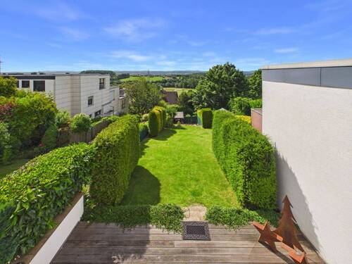 Ausblick Balkon - Licht, Luft und Weite: Ein Reihenhaus mit besonderem Profil