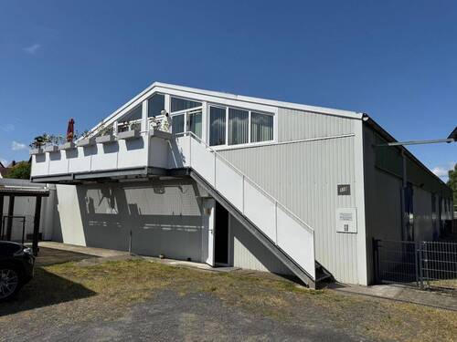 XOLG2709.JPG - Betriebsgrundstück mit 3 Lagerhallen und einer Wohneinheit zu erwerben