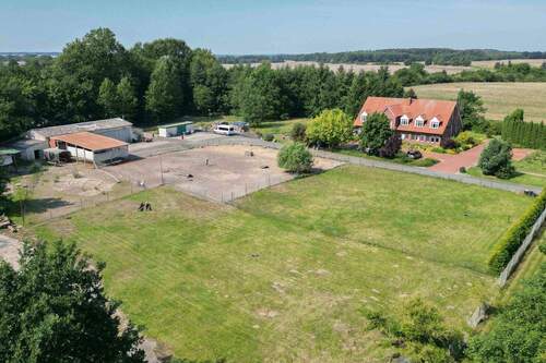 Luftaufnahme Grundstück. - 