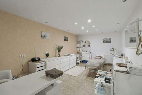 Gewerbeeinheit Kosmetikstudio - 