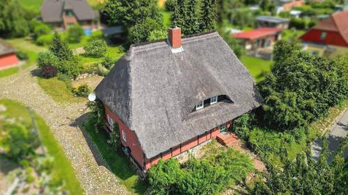 Luftansicht Mikrolage - 9 Zimmer Mehrfamilienhaus, Wohnhaus zum Kaufen in Retschow