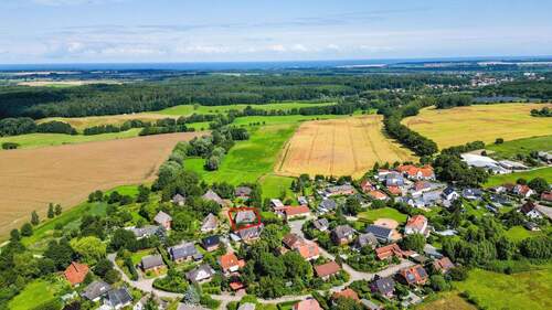 Luftansicht Makrolage - Mehrfamilienhaus, Wohnhaus mit 225,00 m&sup2; in Retschow zum Kaufen