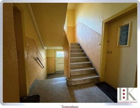 Treppenhaus - 1 Zimmer Mehrfamilienhaus, Wohnhaus in Düsseldorf