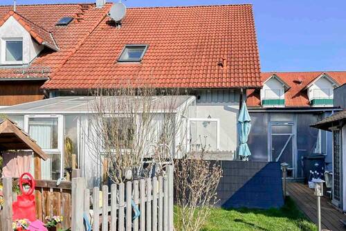 Rückwärtige Hausansicht - Renovierungsbedürftige Doppelhaushälfte mit beheizbarem Wintergarten