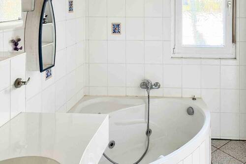 Badezimmer EG - Doppelhaushälfte mit 150,20 m&sup2; in Haag an der Amper zum Kaufen