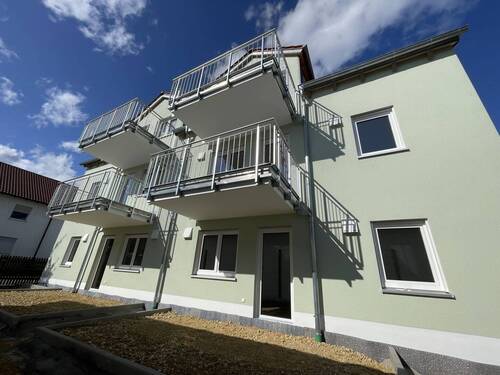 Hausansicht Balkone & Terrassen - 2 Zimmer Etagenwohnung zur Miete in Regensburg / Schwabelweis