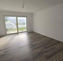 Doppelhaushälfte Erdgeschosswohnung kernsaniert mit Garten und Garage - Römerberg Berghausen