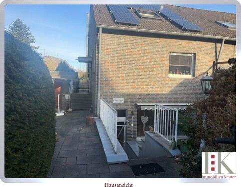 Hausansicht - 4 Zimmer Reihenendhaus in Neuss