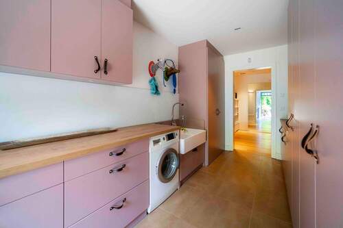 Hauswirtschaftsraum u. separater Ausgang - 