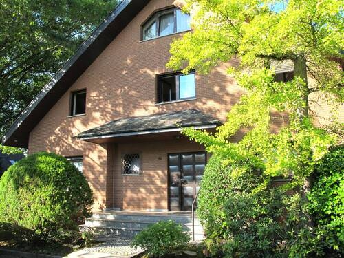 Frontansicht Eingang - Einfamilienhaus mit integrierter Einliegerwohnung für die große Familie!