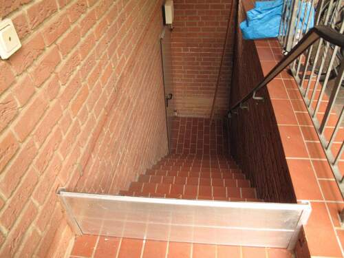 Kellereingang vom Carport aus - 