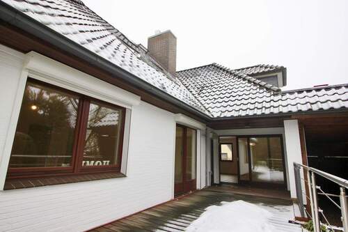 Winkel-Walmdach - Traumhaus - Nähe Tibarg - top Lage - neue Wärmepumpe - 337 m2 WflNfl. - Traumgrundstück -