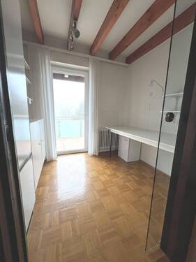 Arbeitszimmer EG mit Durchgang zum Balkon - 