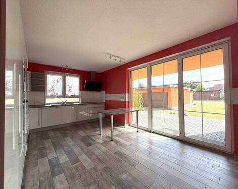 Küche m. Zugang Terrasse + Blick in weitläuf. Gart - Einfamilienhaus mit 140,00 m² in Wiesenau zur Miete