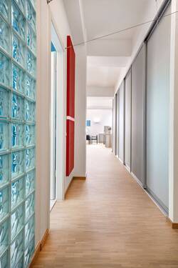 Imposante Deckenhöhen bis zu vier Metern. - 