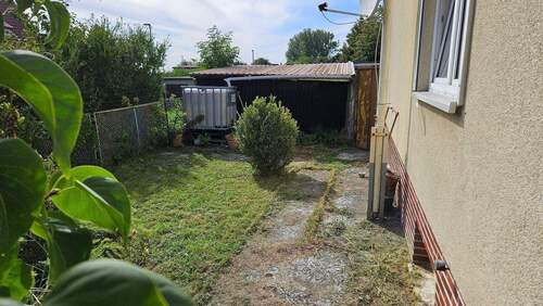 Garten am Hausgiebel.jpg - 