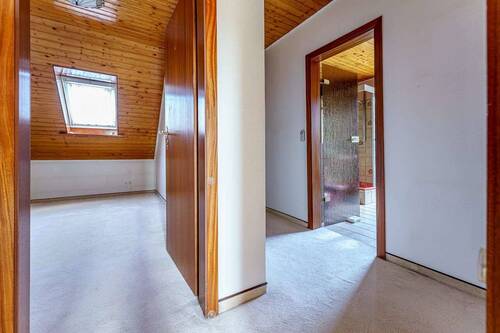 Flur/kleines Zimmer DG - 