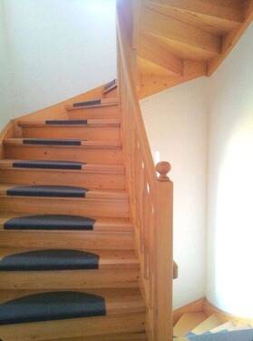 Treppenhaus.jpeg - 3 Zimmer Etagenwohnung in Meerane