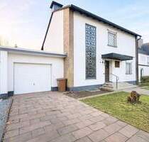 Freistehendes Einfamilienhaus, 8-Zimmer mit großem Grundstück in begehrter Lage von Hilden