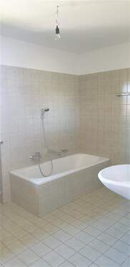 Badezimmer mit Badewanne Ansicht 2 - 