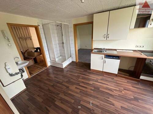 Zimmer DG - Mehrfamilienhaus, Wohnhaus mit 250,00 m&sup2; in Neukirchen/Pleiße zum Kaufen