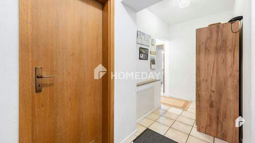 Flur 2 - 3 Zimmer Etagenwohnung zum Kaufen in Siegenburg