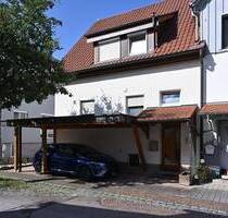 Moderne Doppelhaushälfte mit Garten in der Stadtmitte - Bempflingen