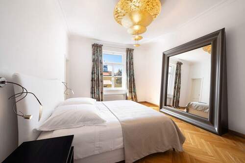 Schlafzimmer mit begehbarem Kleiderschrank. - 