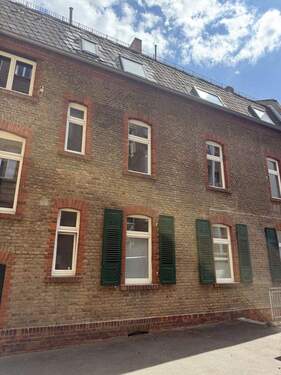 Hinterhaus /Dachgeschoss - schöne 2 Zimmerwohnung im Rheingauviertel