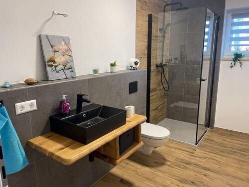 Gästebad UG - 4 Zimmer Einfamilienhaus in Aue-Bad Schlema