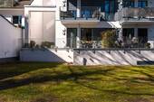 Blick auf die Terrasse - Exklusive 2-Zimmer-Wohnung mit großer Terrasse und hochwertiger Ausstattung