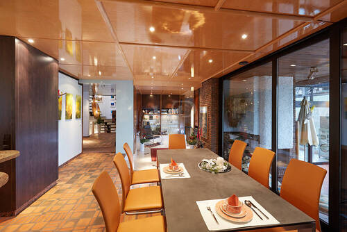 Essbereich mit Blick ins Wohnzimmer - 