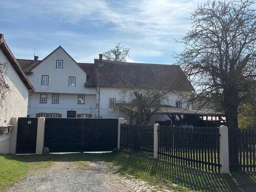 Zufahrt auf das Anwesen - 