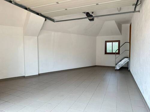 auch in der Garage - viel Platz- - 