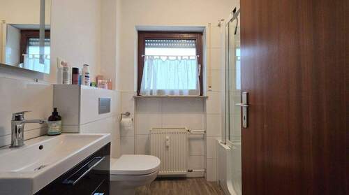 Badezimmer - Etagenwohnung mit 50,30 m&sup2; in Jossgrund zum Kaufen