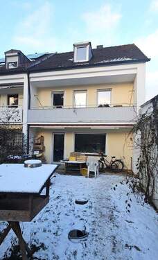 Haus hinten - 6 Zimmer Reihenendhaus zum Kaufen in Nürnberg