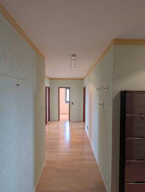 Flur - Etagenwohnung mit 92,90 m&sup2; in Ludwigshafen am Rhein zum Kaufen