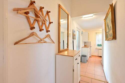 Flur Wohnung 1 - Mehrfamilienhaus, Wohnhaus mit 160,00 m&sup2; in Nebel zum Kaufen