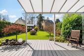 Terrasse mit Blick in Garten - 