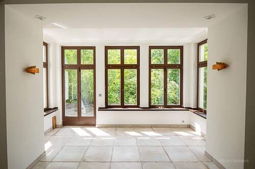 wohnzimmer-erker - Etagenwohnung mit 150,00 m&sup2; in Görlitz zur Miete