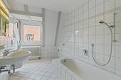 Wohnung OG Mittelstr. 10 untere Ebene mit Badewanne - 