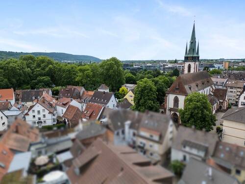 Ausblick auf Durlach mit katholischer Kirche - 5 Zimmer Mehrfamilienhaus, Wohnhaus in Karlsruhe / Durlach