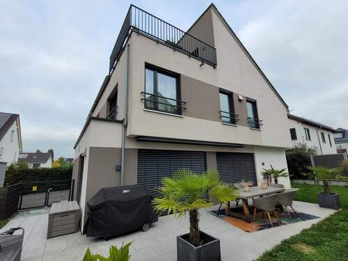 Außenansicht vom Garten aus - Traumhaus für die große Familie