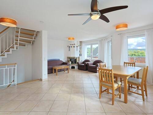 Lichtdurchfluteter Wohn- und Essbereich mit Kamin - Einfamilienhaus mit 184,00 m² in Aidlingen zum Kaufen