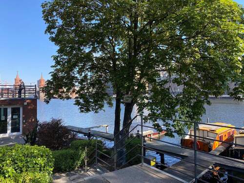 Uferbereich mit Sitzmöglichkeiten - 