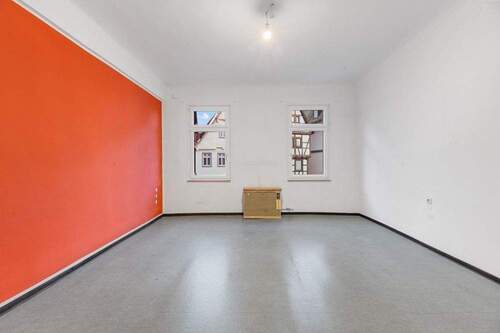 Zimmer 1. OG - 9 Zimmer Mehrfamilienhaus, Wohnhaus in Leonberg