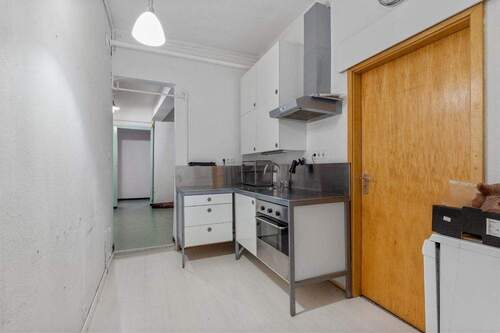 Küche 1. OG - Mehrfamilienhaus, Wohnhaus mit 212,00 m&sup2; in Leonberg zum Kaufen